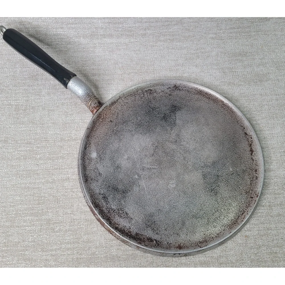 VTG Hammered Aluminum Round Griddle Pan Wood Handle Flat Crepe Pancake Skillet